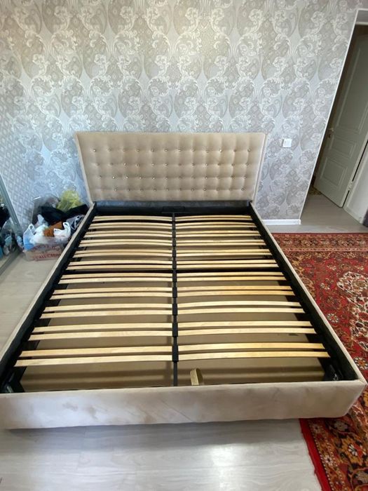 Двух спальняя кровать