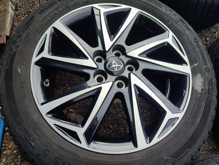 16" оригинални алуминиеви джанти за Toyota Yaris hybrid.
