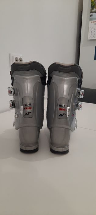 Vând clăpari NORDICA 38