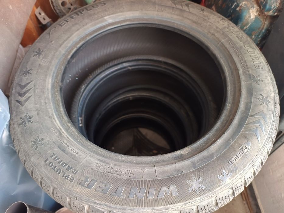 Set 4 anvelope iarnă 205/60R15, DOT 2014, profil 80 %!