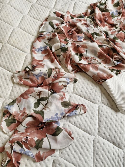 Флорална риза с ефектни ръкави