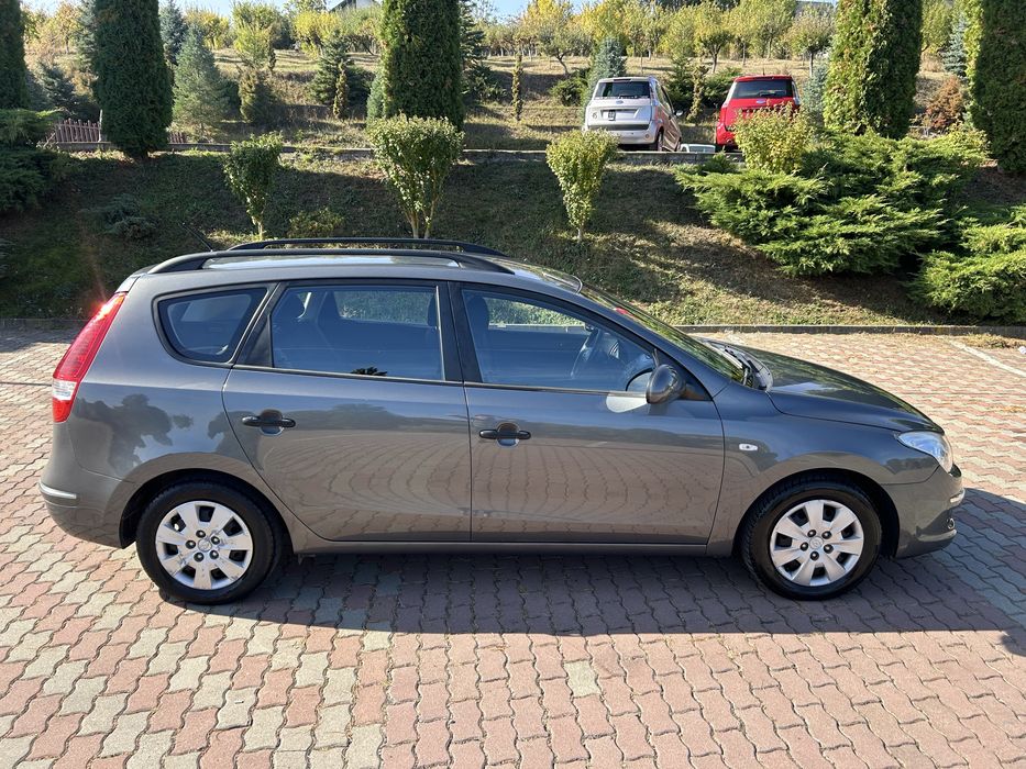 -Hyundai i30 facelift-1.6benzina-126cai-2009-euro4-adusa din germania-
