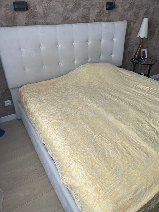Продам кровать с матрасом
