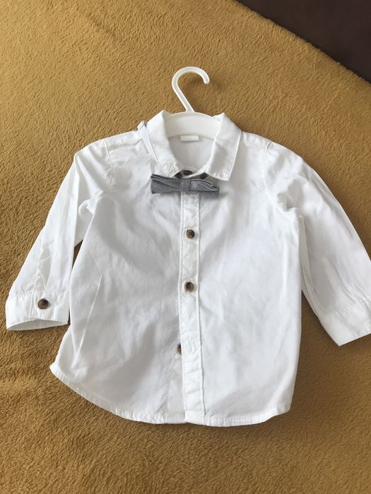 Vând costum bebe