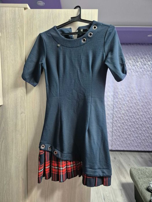 Трикотажна рокля на Lucy