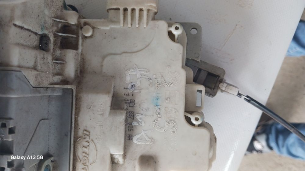 Vând broască de usă audi