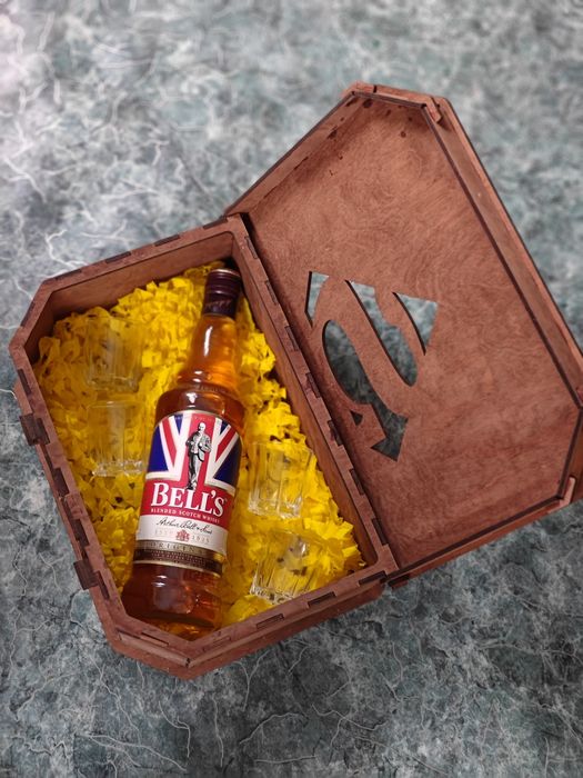 Продам чемодан с подарком.