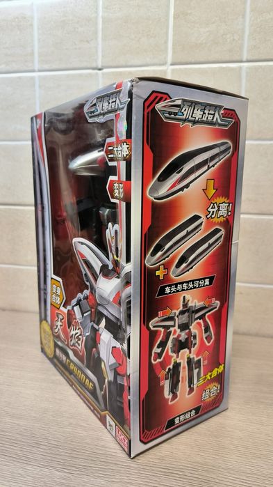 Робот трансформер поезд