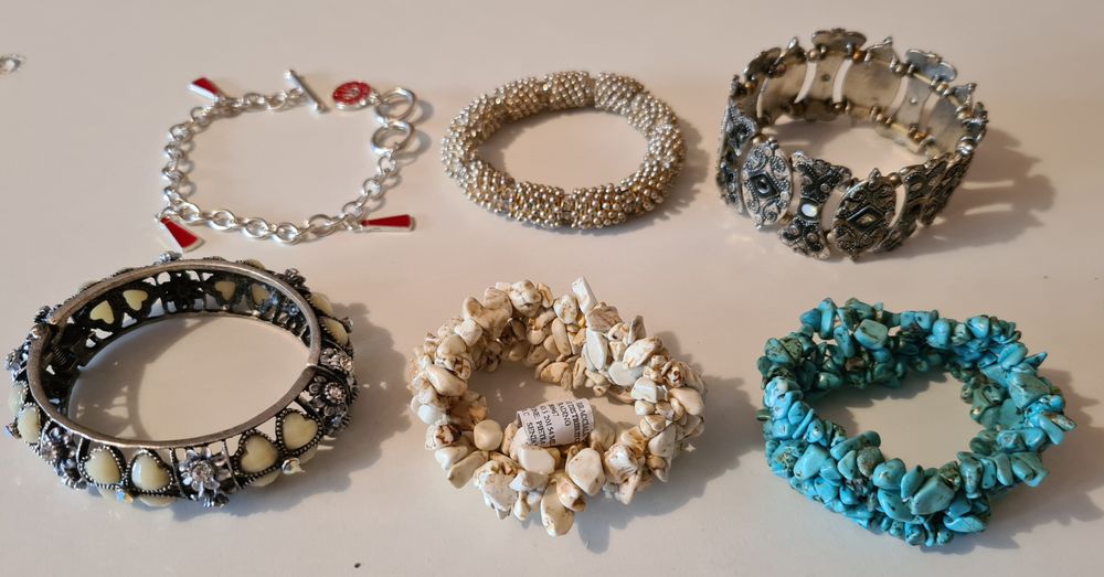 Lot 6buc brățări diverse absolut noi Italia