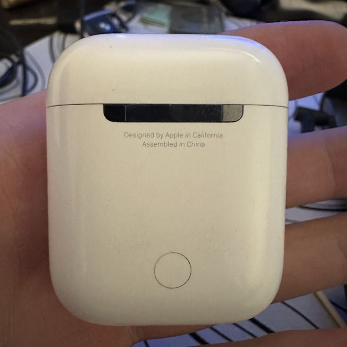 Продам наушники Apple AirPods 2