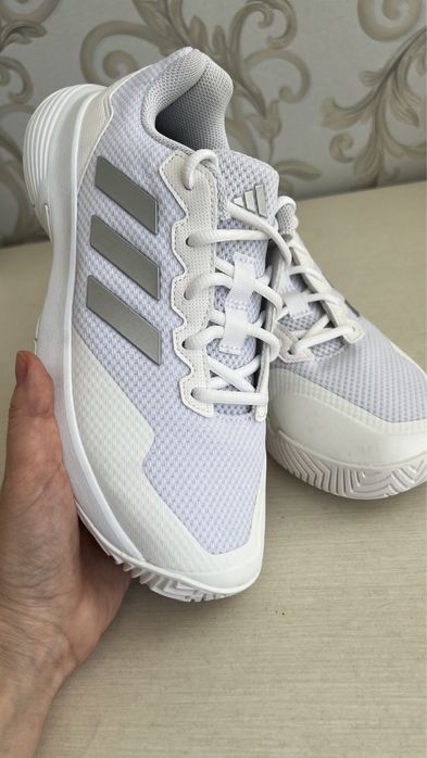 Кроссовки adidas для тенниса