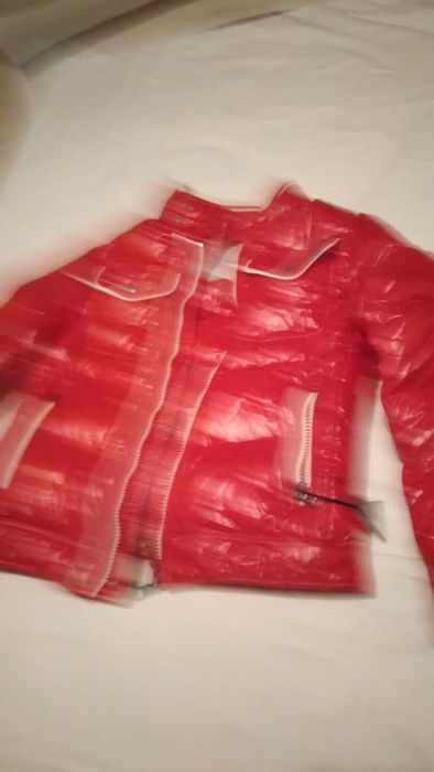 Geaca de copii marca Moncler nouă umpluta cu puf  .