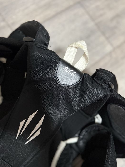 Нагрудник вратаря