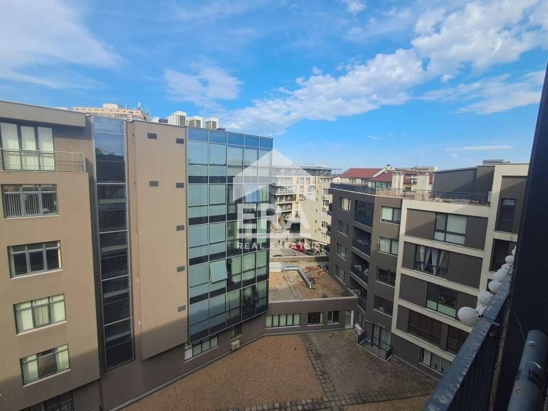 Тристаен източен апартамент за продажба, в жилищен комплекс Вива 3, кв