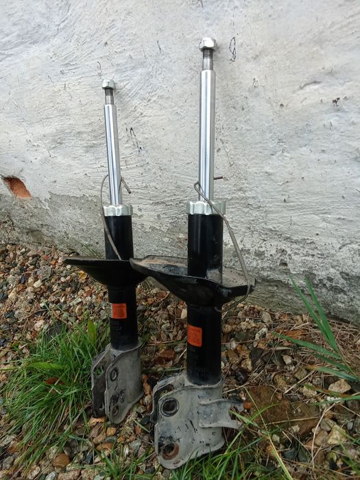 Передний стойки Субару Легаси.