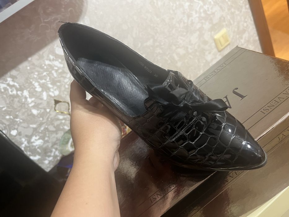 Продам туфли лаковые 36р