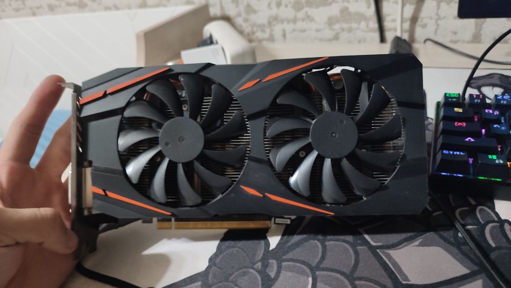 Продам видеокарту Gigabyte rx 570 4gb