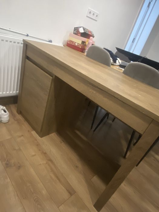 Masa cu sertare si dulap