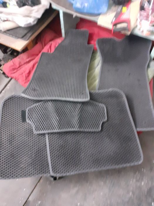 Ковры на ауди80. эво.