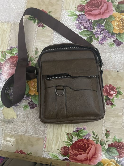 Charmdan ishlangan yelkamali sumka