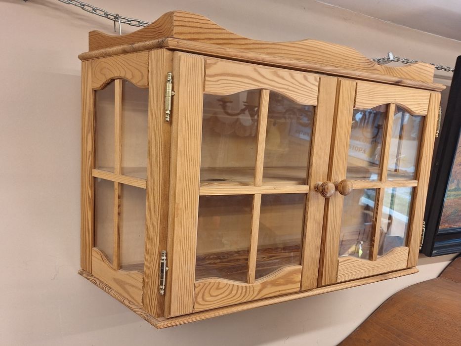 Винтидж витринка за стена