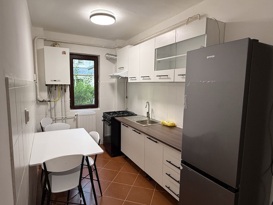 Inchiriez apartament 3 camere zona Dacia
