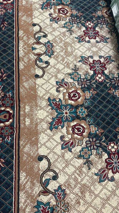 Продается ковер зеленый