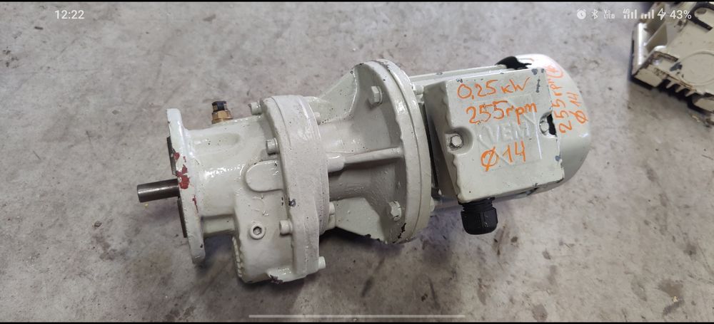 Motor electric trifazat cu reductor, 0.25kW, 255rpm, 380V