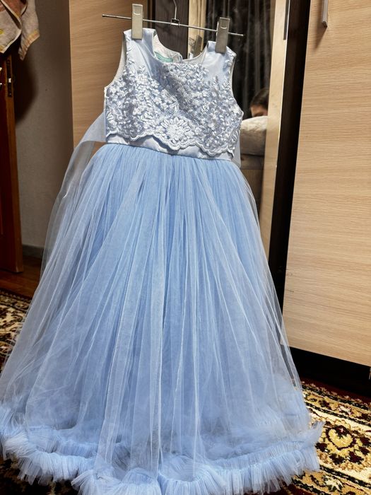 Срочно ! Продам платье на девочку 4-5 лет