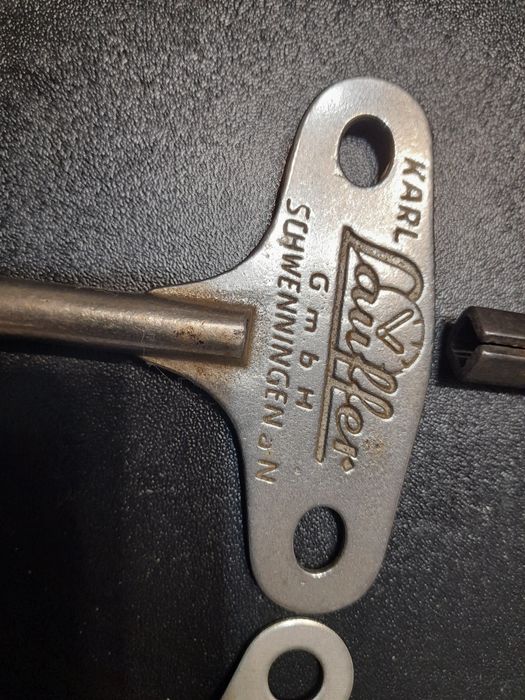 Стари ключове за брави,стенни и др. часовници