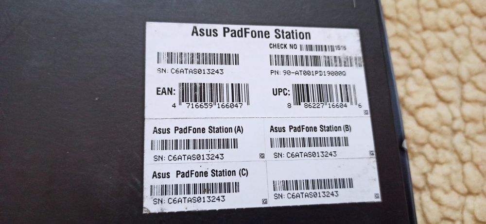 Asus Eee Pad Transformers TF101 și Padfone Station