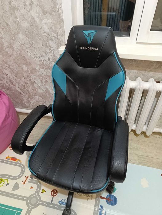 кресло компюторное игровое . б у .