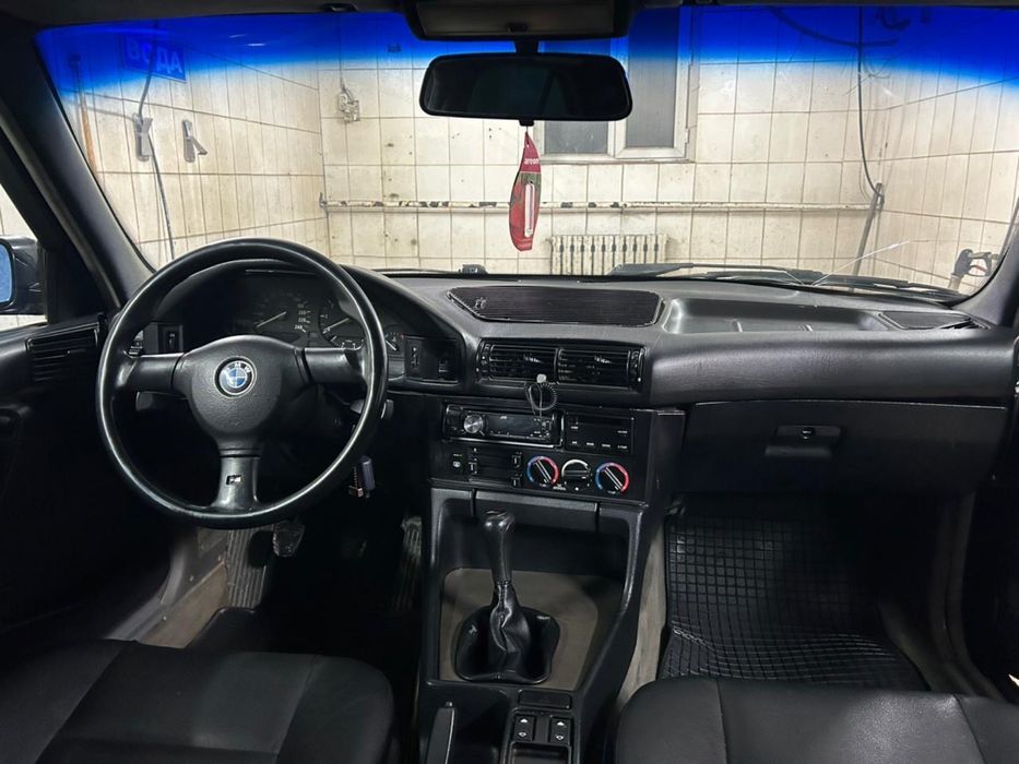 Бмв            Е. 34              2.5