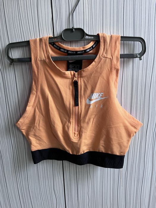 Спортен топ nike