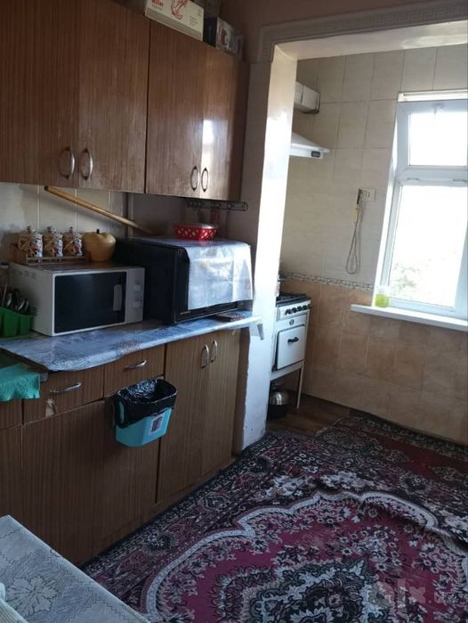 Продаётся 4 комнатный квартира, этажный дом на 3 этаже.. Состояние отл