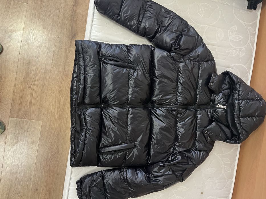 Ново яке Moncler Maya – размер L, черно