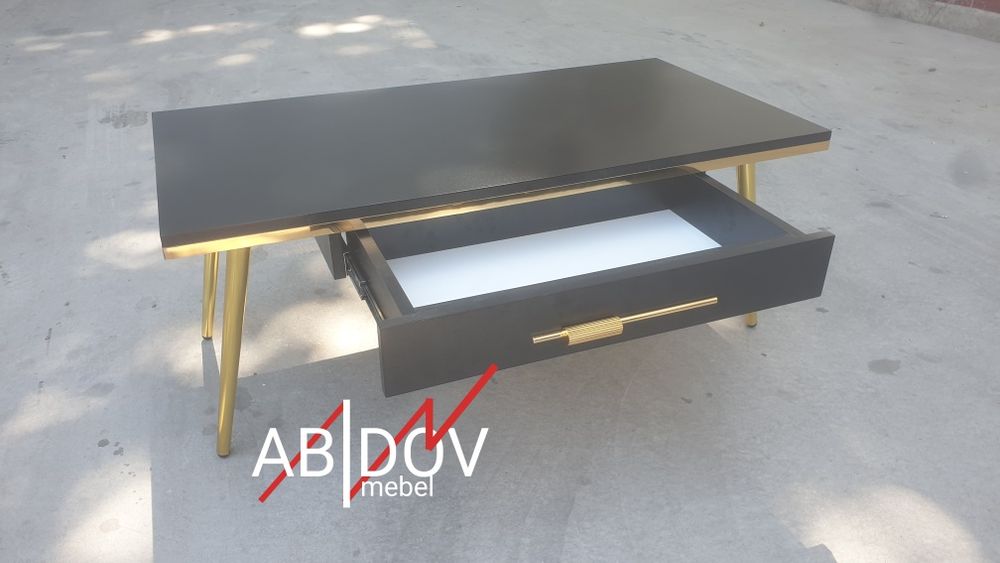 Дизайнерский журнальный ( кофейный ) столик от производителя.