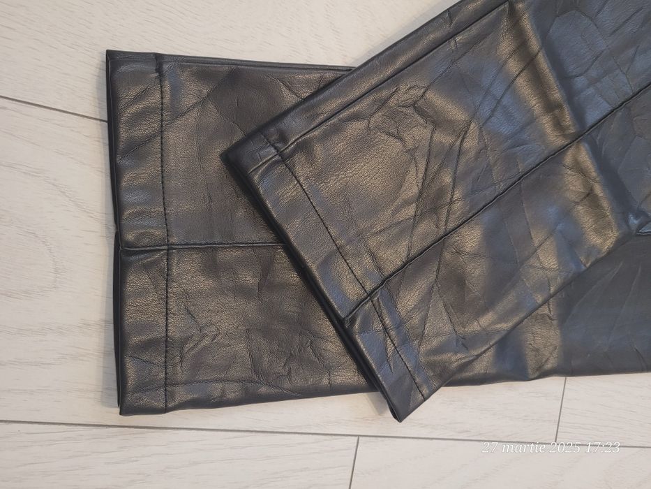 Pantaloni piele noi