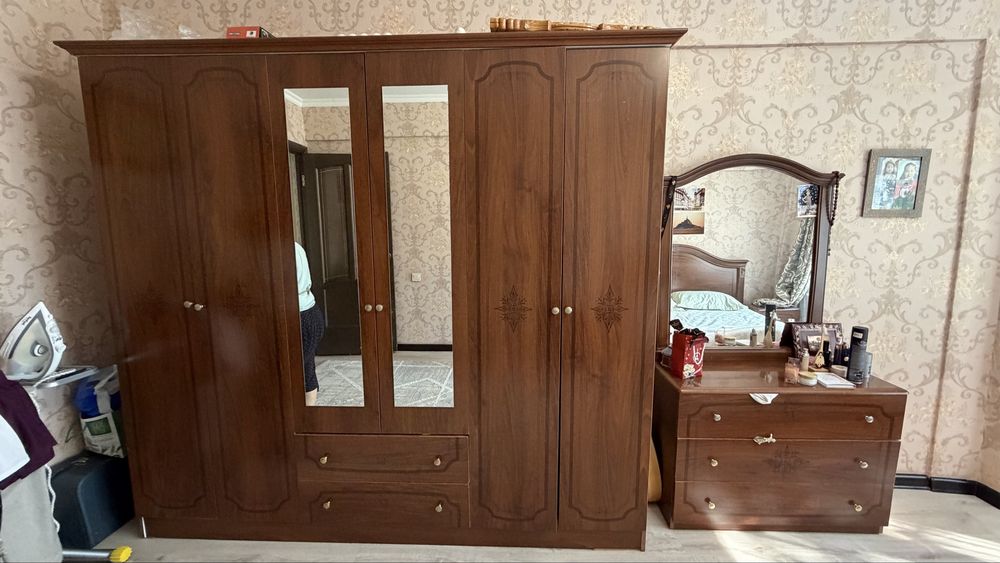 Продам спальный гарнитур
