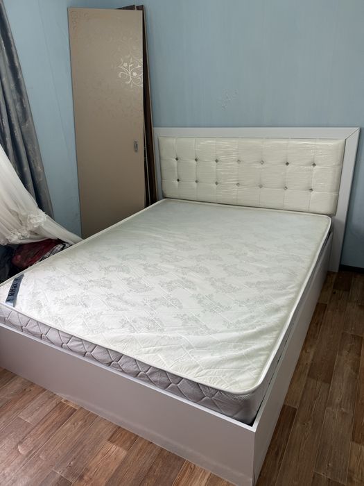 Продам двухспальную кровать