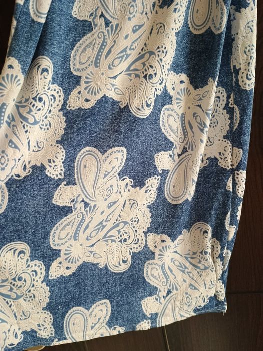 Дамски рокли в синьо и бяло