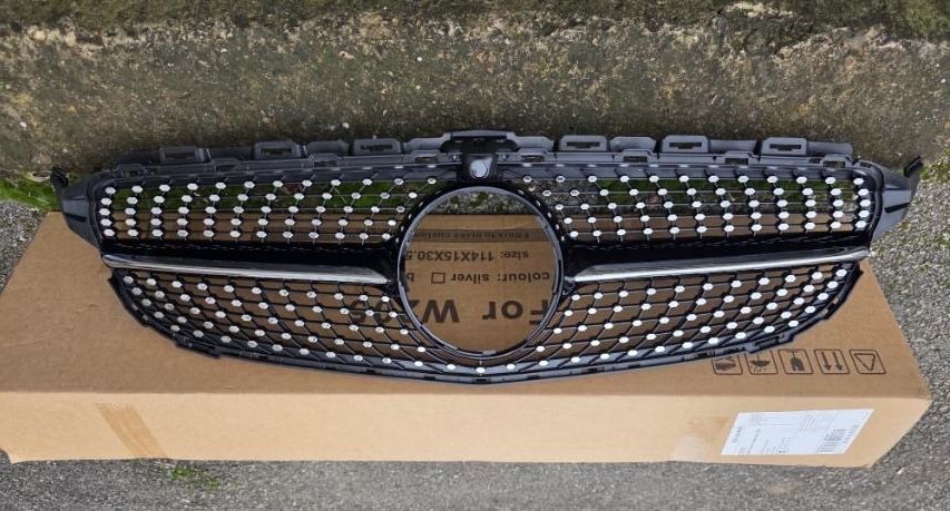 Diamond black решетка с отвор за камера c class w205 с камера