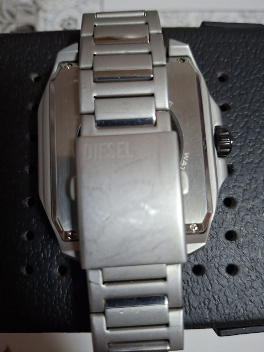Продам часы фирмы DIESEL. .
