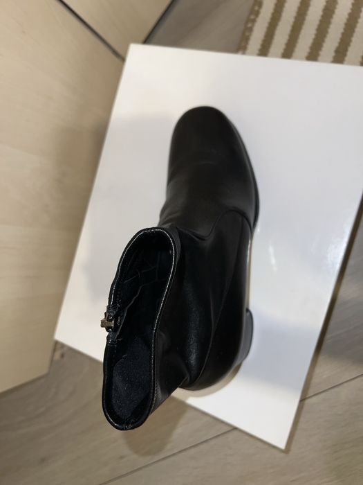 Продаю ботильоны Prada