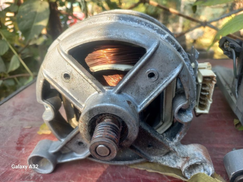 Маторы от стиральных машин разные  есть