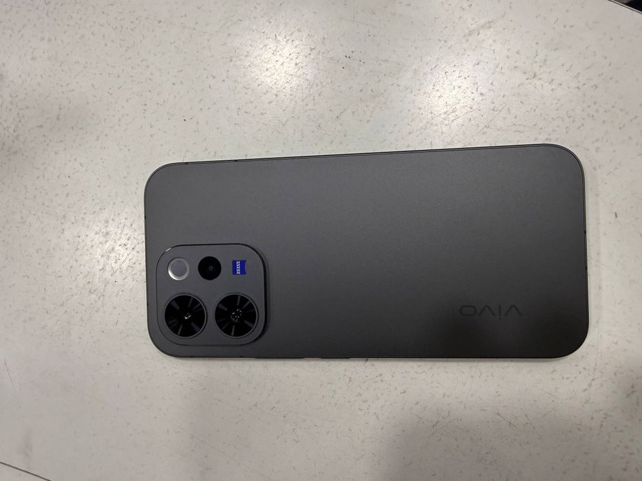 Vivo V 70 holati  zor 1 oy boʻldi olinganiga