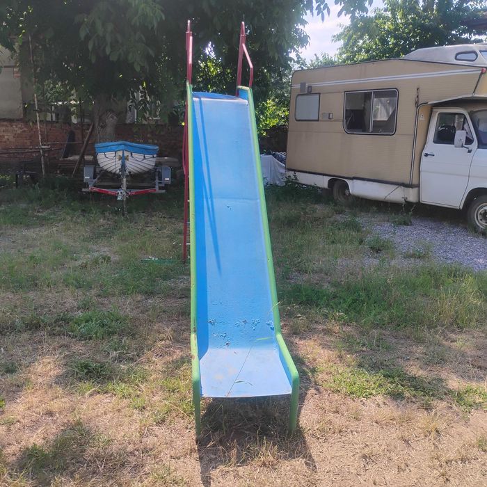 Продавам детска пързалка