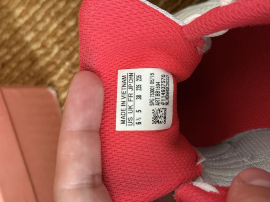 Спортни дамски обувки на Adidas