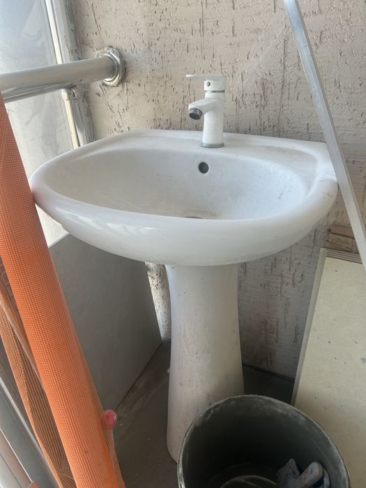 Раковина с пьедесталом