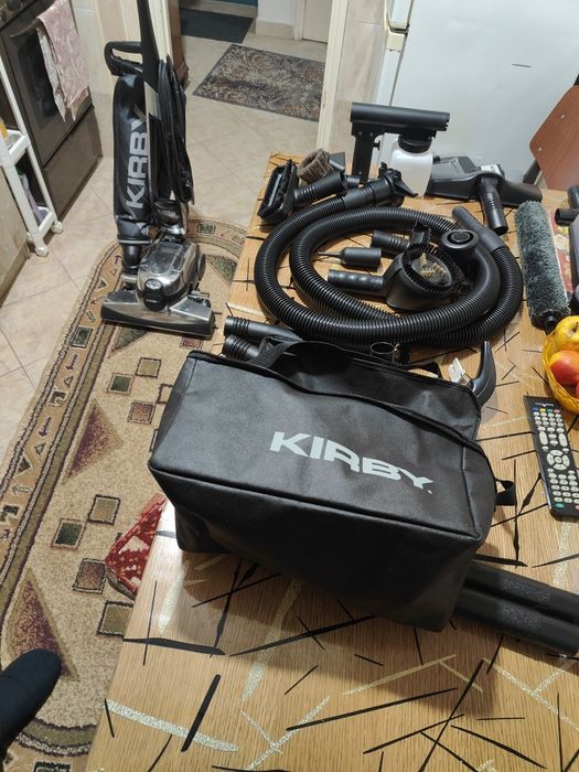 Vând aspirator KIRBY.